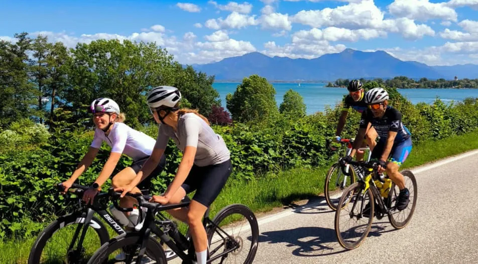 Unsere-Rennradfahrer-am-Chiemsee